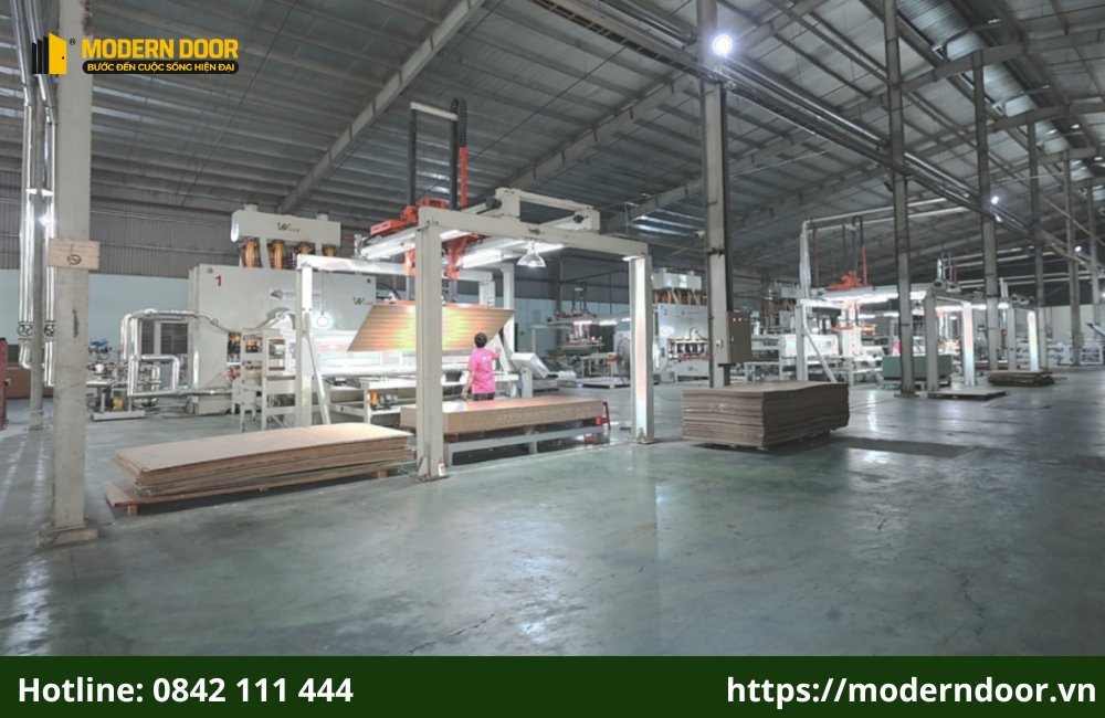 Gỗ công nghiệp Hồng Nghi có mức giá tầm trung phù hợp với nhu cầu sử dụng của nhiều công trình hiện nay