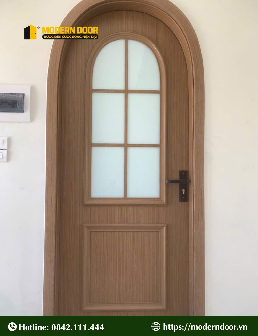 Mẫu cửa vòm nhựa composite 3 - Kết hợp ô kính lấy sáng cho phòng