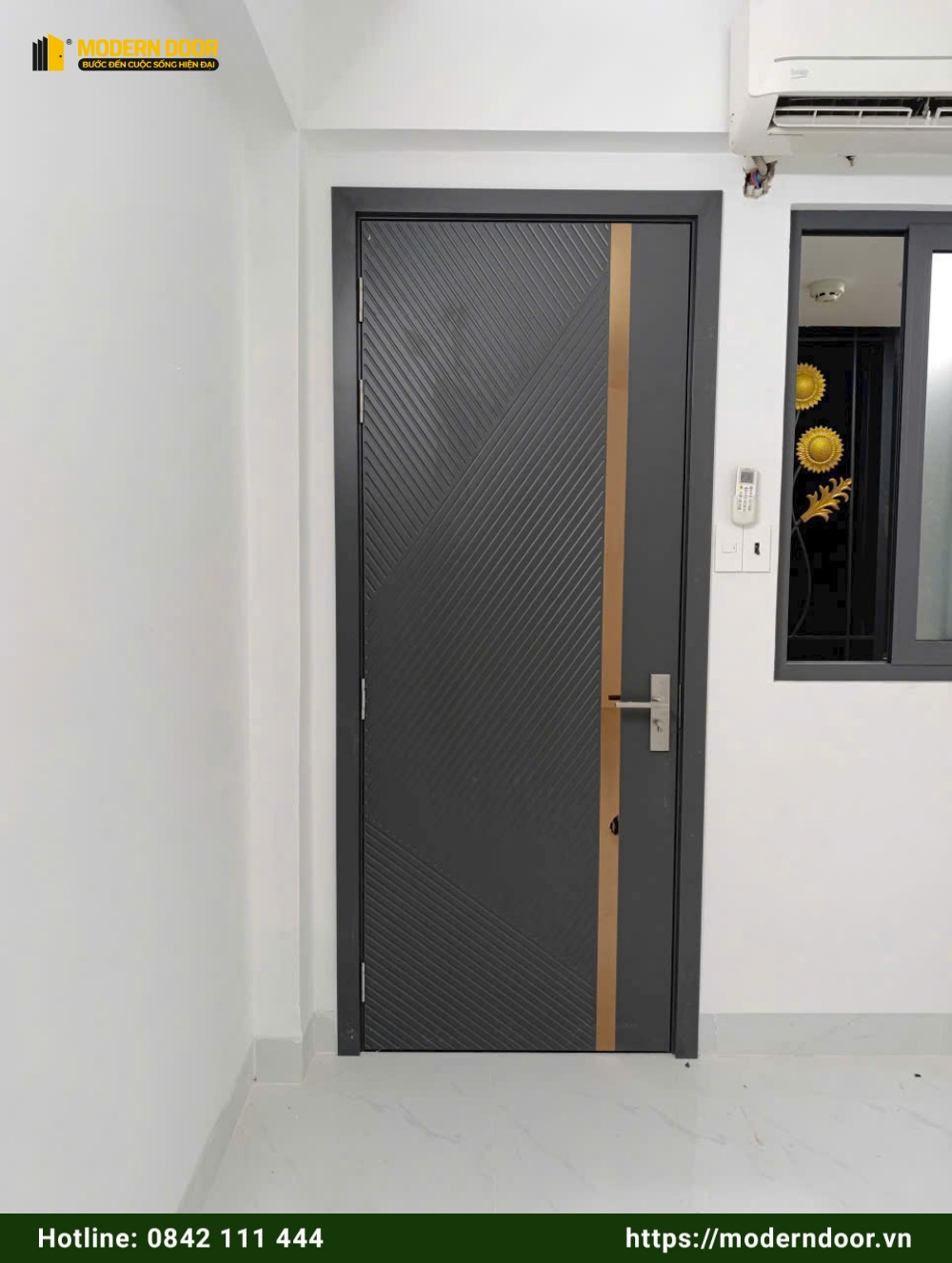 Báo Giá Cửa Nhựa Giả Gỗ Composite Cao Cấp Mẫu Mới 2026 106 Mẫu cửa nhựa composite đẹp 2026 màu xám hiện đại, thiết kế tối giản được Modern Door thi công lắp đặt thực tế