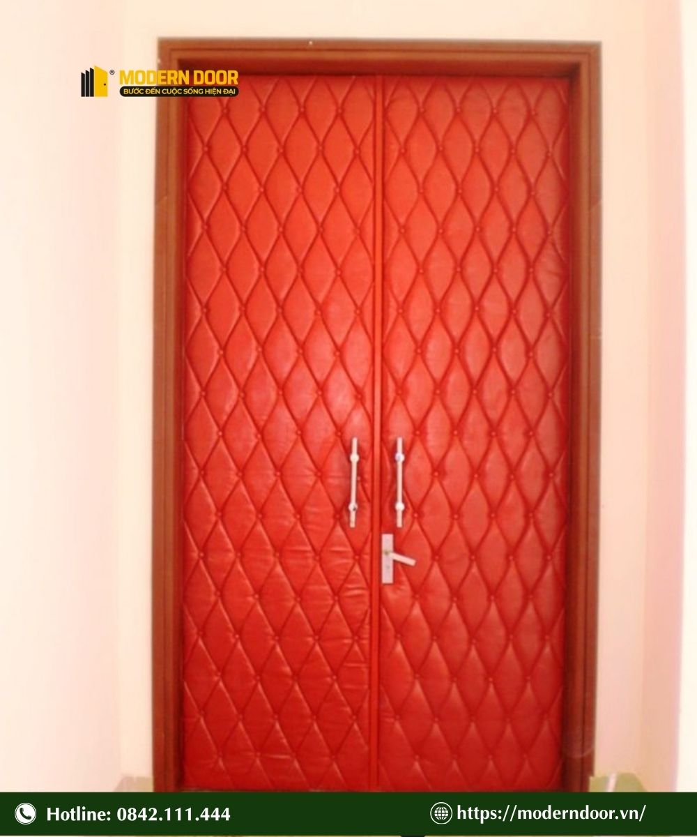 Bảng giá cửa cách âm phòng karaoke mới nhất 2026 31 Mẫu cửa cách âm phòng karaoke số 10, cánh cửa bọc lớp da đỏ bắt mắt